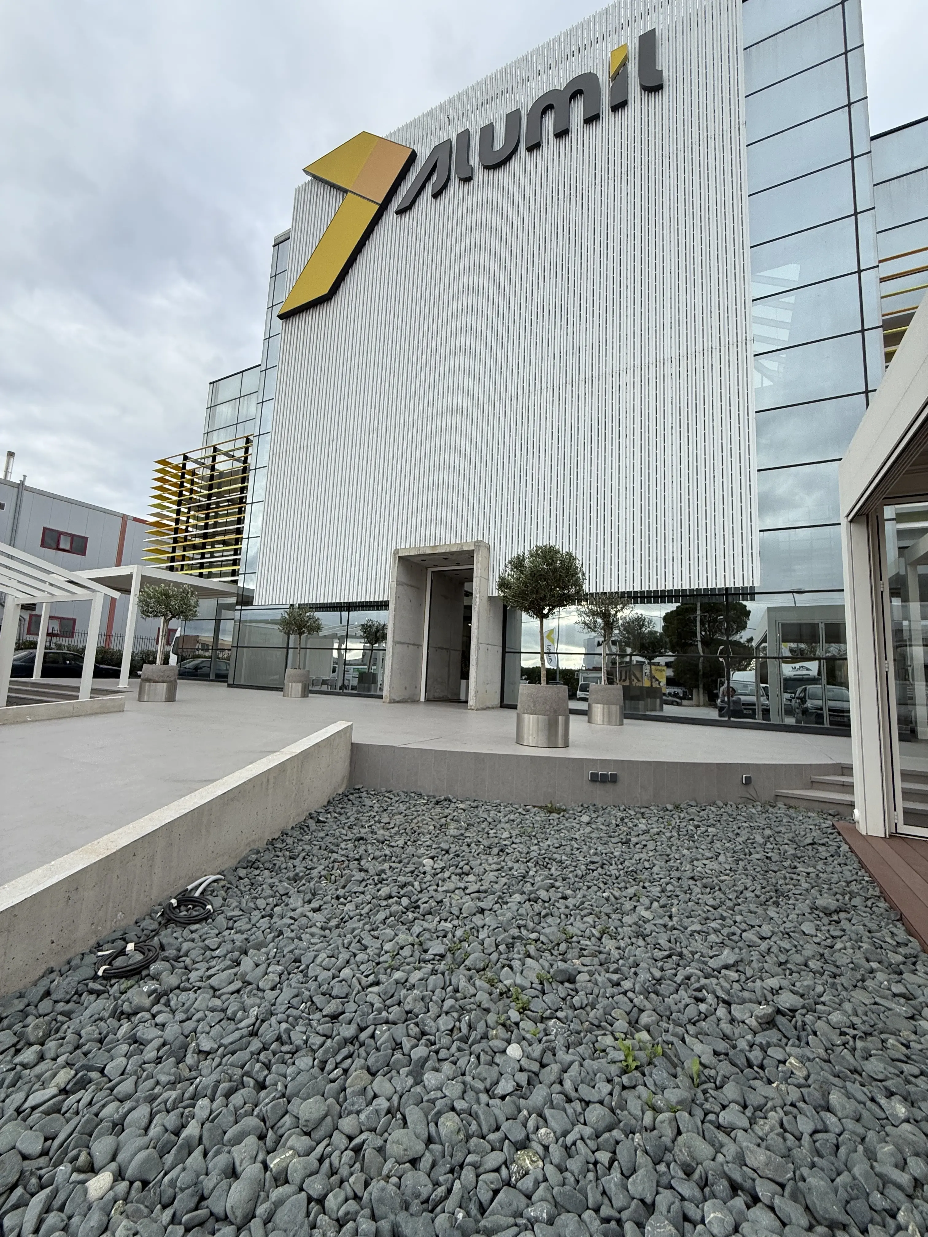 Εταιρικός εξωτερικός χώρος – Alumil
